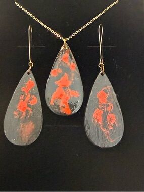 Like New (Worn Once) Handmade by Dutch Artisan Blacky/Red Necklace + Earring Set